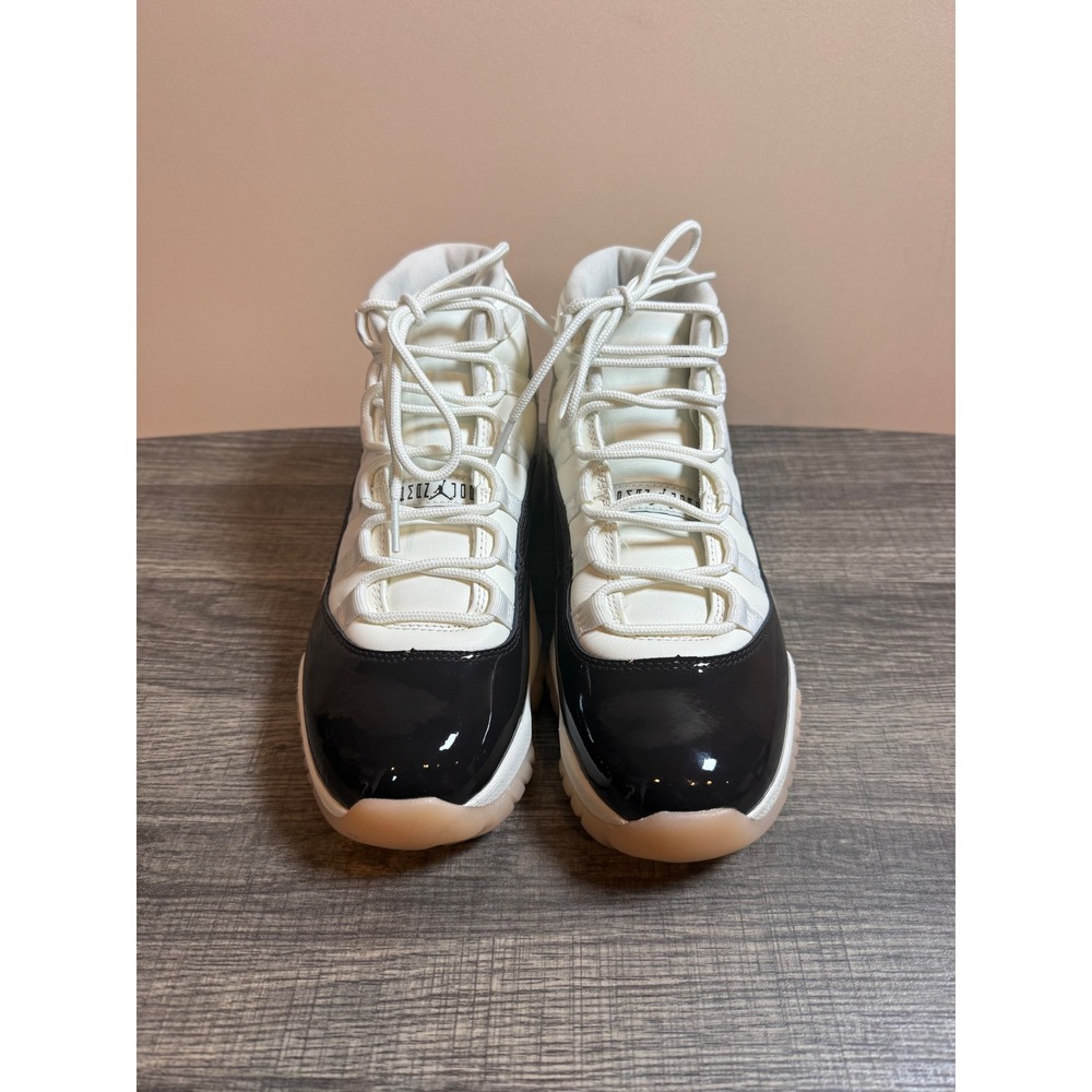 Air Jordan 11 Retro Neapolitan Sail Velvet Brown AR0715-101 Womens Size 8